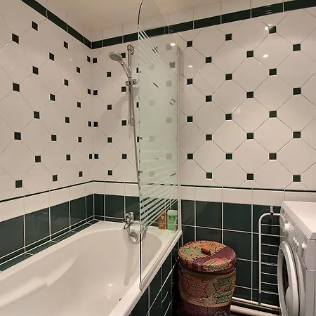 213367 - 6 Personnes A * Paris
