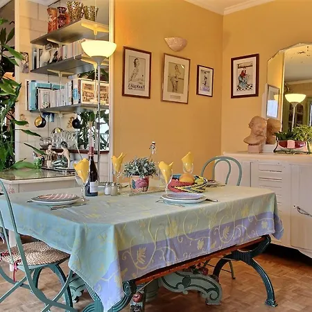 213367 - 6 Personnes A * Paris